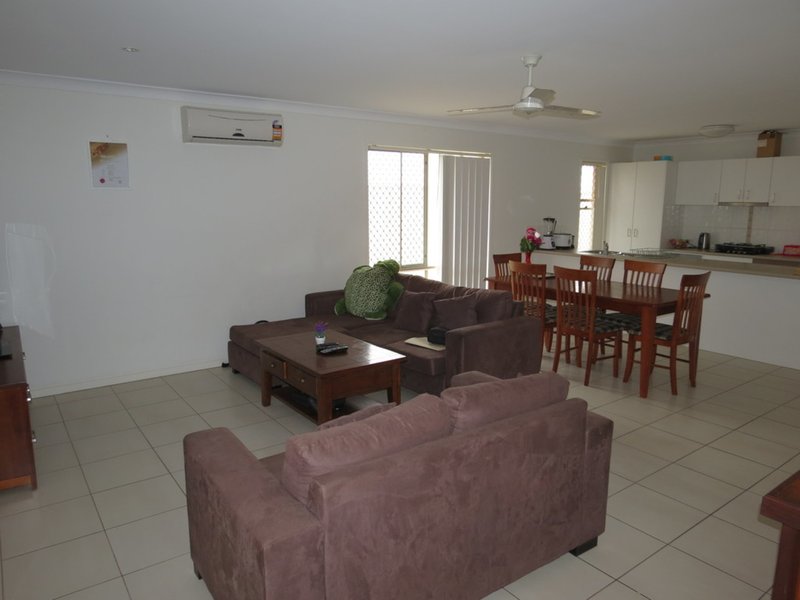 Photo - 2 Suncrest Street, Emerald QLD 4720 - Image 3