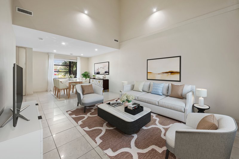 Photo - 2 Sunline Terrace, Pakenham VIC 3810 - Image 2