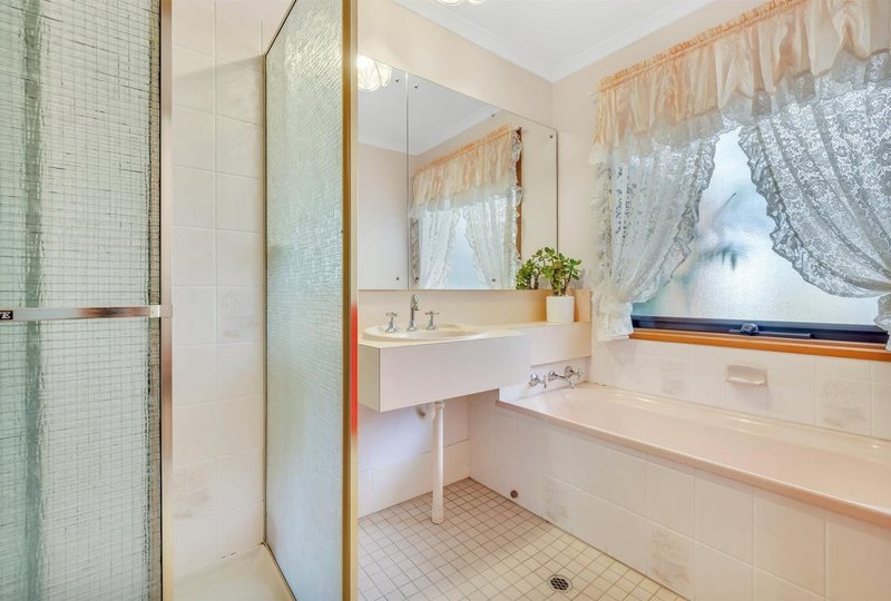 Photo - 2 Sunny Place, Wynn Vale SA 5127 - Image 12