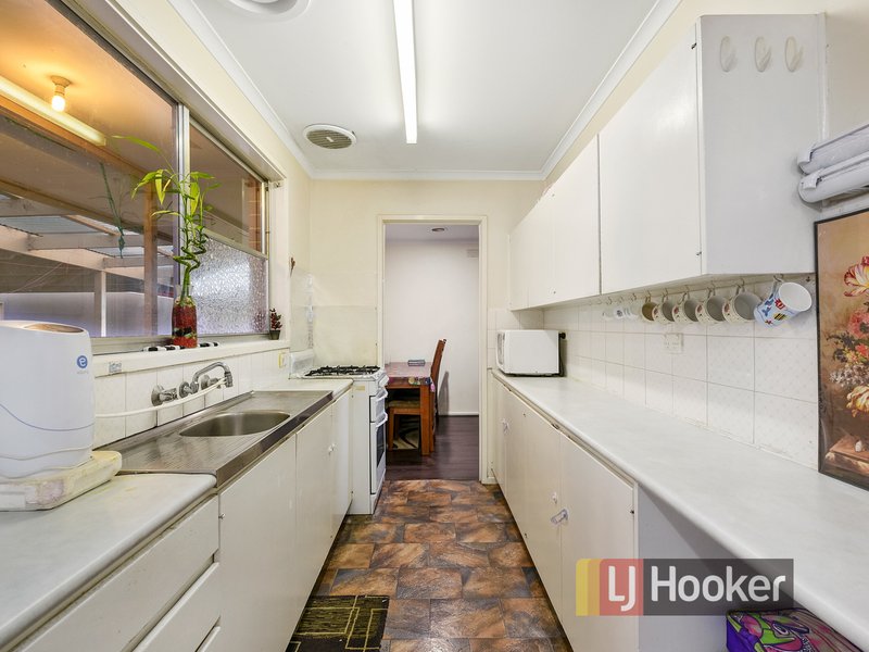 Photo - 2 Susan Court, Cranbourne VIC 3977 - Image 5