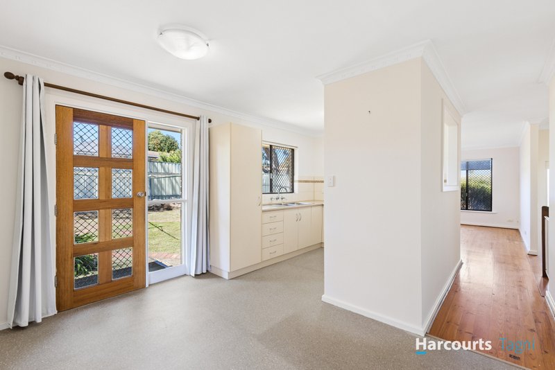 Photo - 2 Suzanne Avenue, Morphett Vale SA 5162 - Image 4