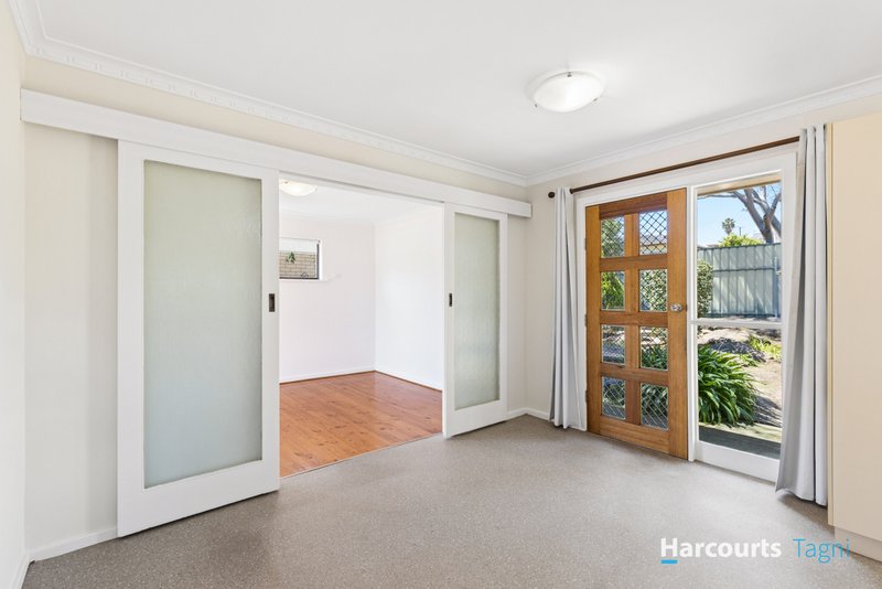 Photo - 2 Suzanne Avenue, Morphett Vale SA 5162 - Image 6