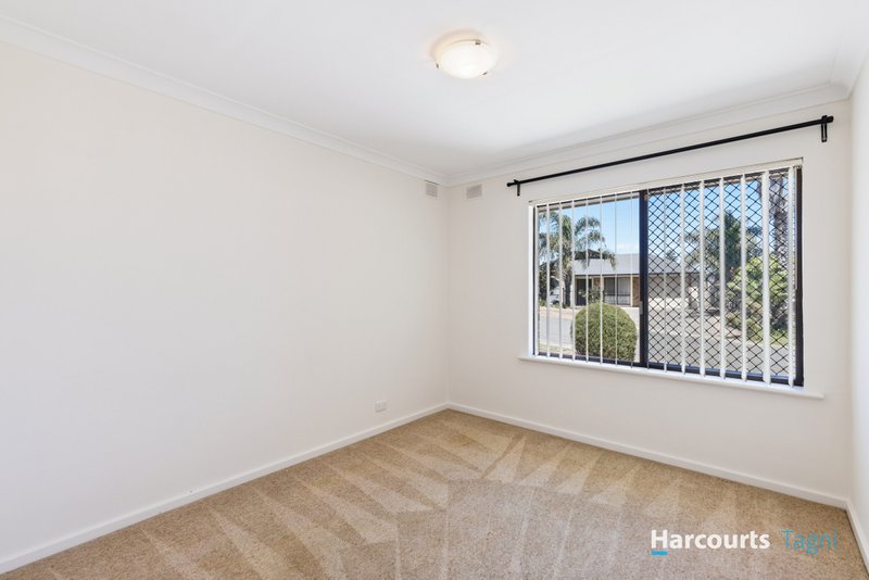 Photo - 2 Suzanne Avenue, Morphett Vale SA 5162 - Image 12