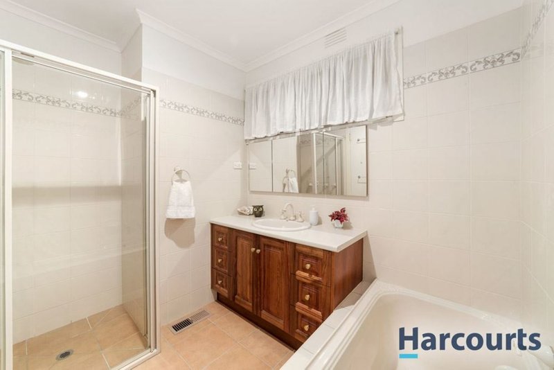 Photo - 2 Swan Court, Wantirna VIC 3152 - Image 9