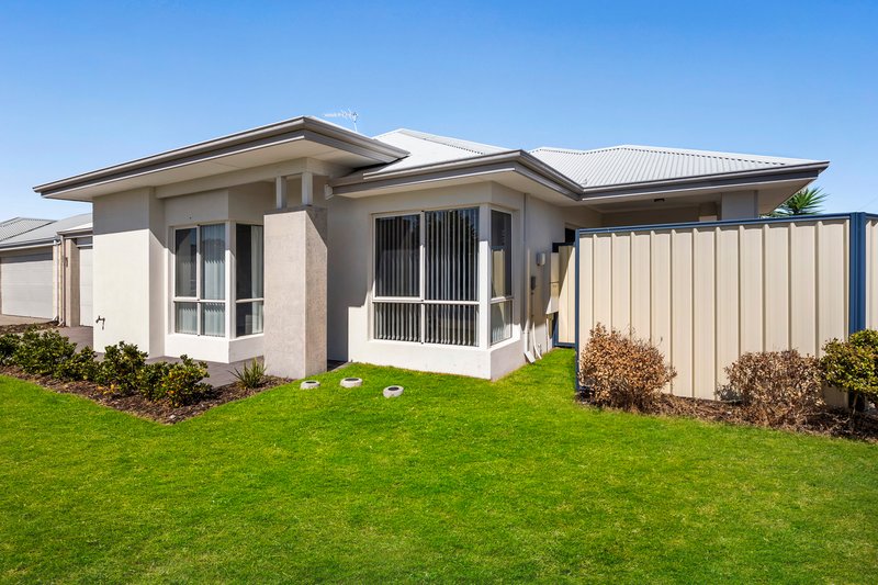 2 Sweetwater Bend, Success WA 6164