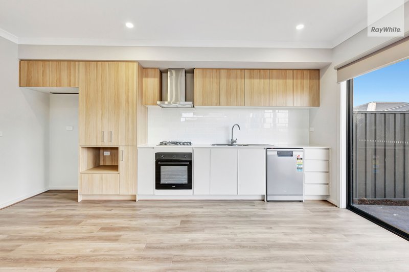 Photo - 2 Swifter Walk, Wollert VIC 3750 - Image 4