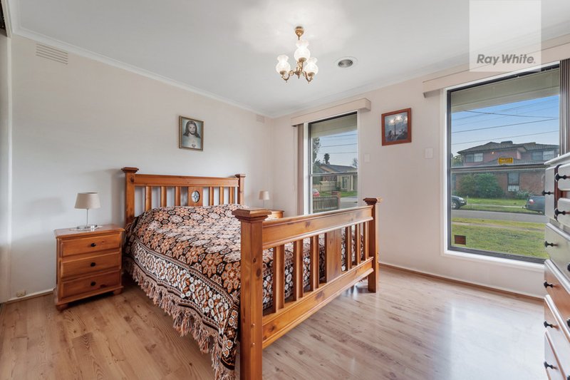 Photo - 2 Swindon Court, Lalor VIC 3075 - Image 6