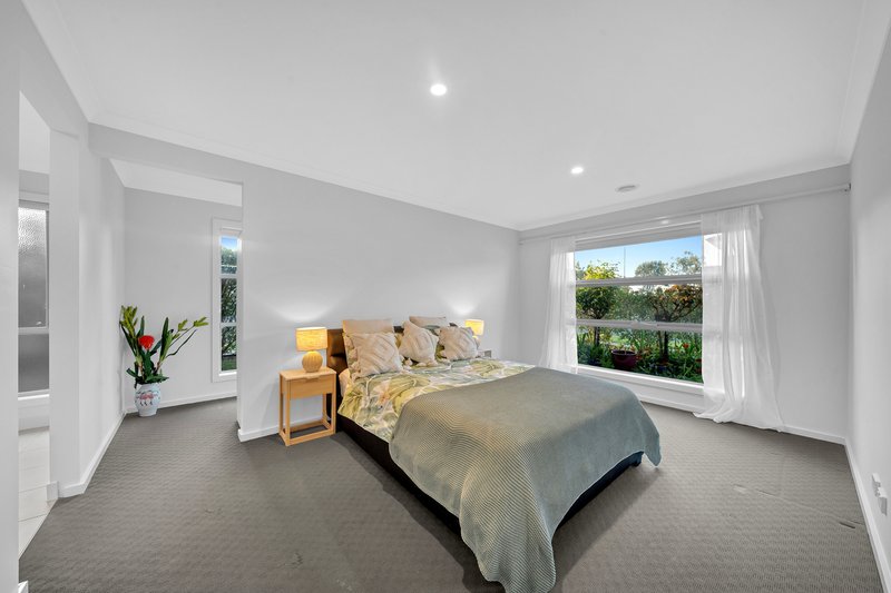 Photo - 2 Symons Street, Cranbourne East VIC 3977 - Image 2