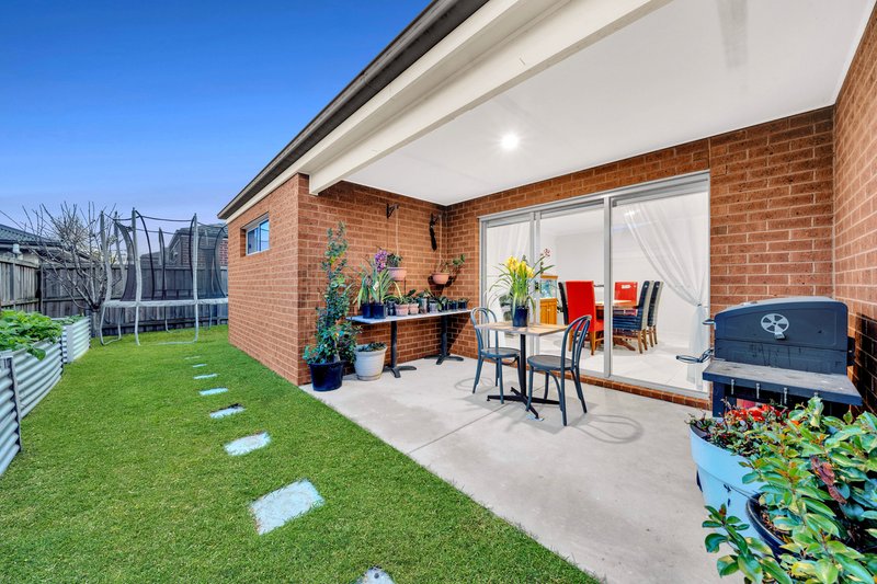 Photo - 2 Symons Street, Cranbourne East VIC 3977 - Image 14