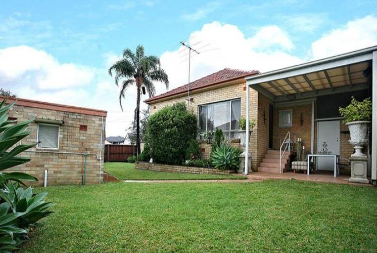 Photo - 2 Tallawalla Street, Beverly Hills NSW 2209 - Image 2