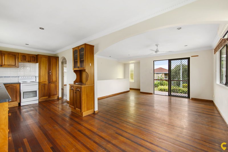 Photo - 2 Tamarix Avenue, Bray Park QLD 4500 - Image 6