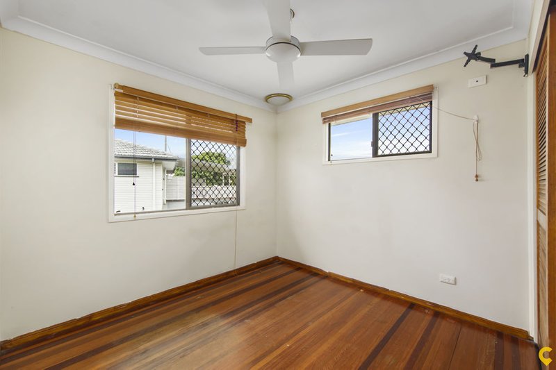 Photo - 2 Tamarix Avenue, Bray Park QLD 4500 - Image 7