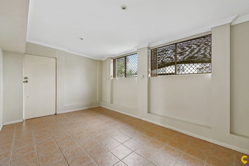 Photo - 2 Tamarix Avenue, Bray Park QLD 4500 - Image 12