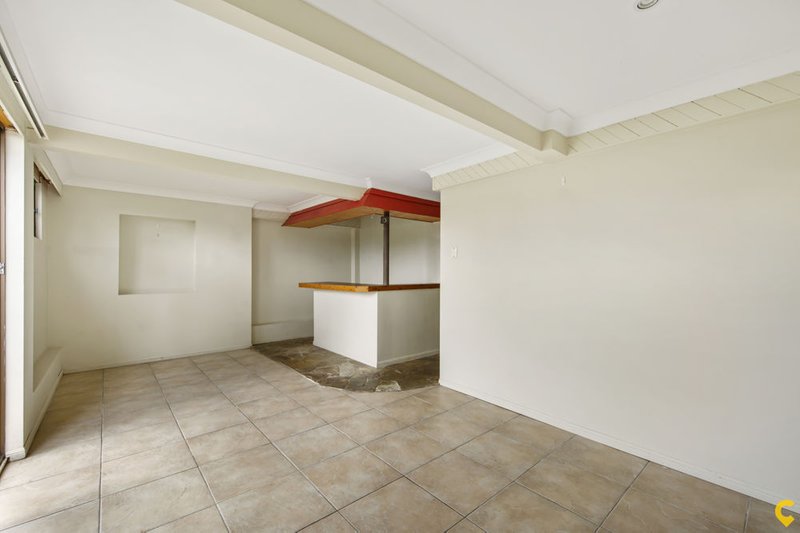 Photo - 2 Tamarix Avenue, Bray Park QLD 4500 - Image 13