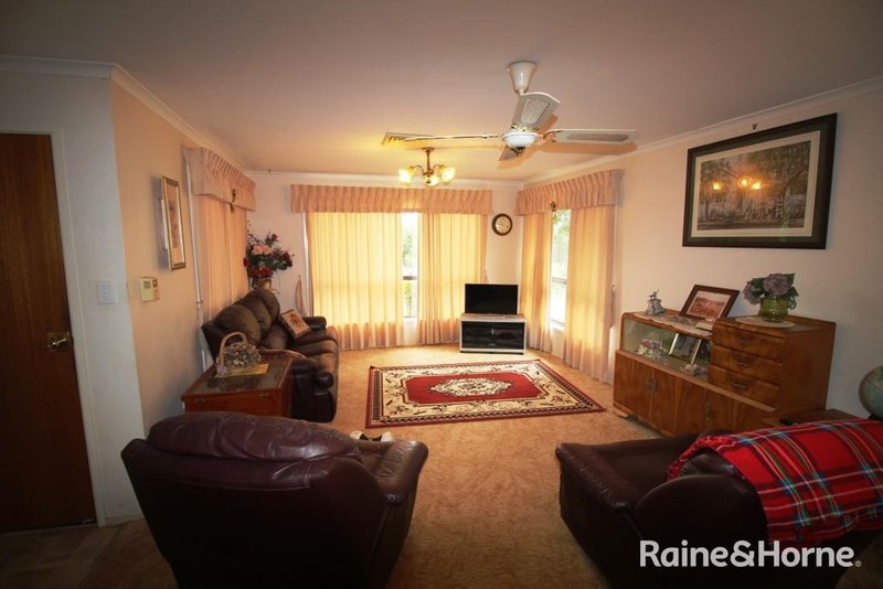 Photo - 2 Tarong Drive, Kingaroy QLD 4610 - Image 7