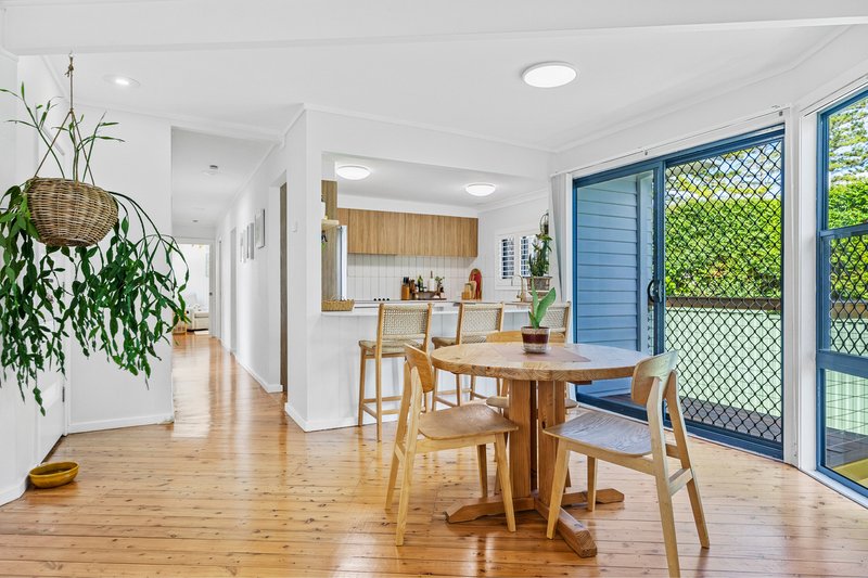 Photo - 2 Taylor Crescent, Warners Bay NSW 2282 - Image 2