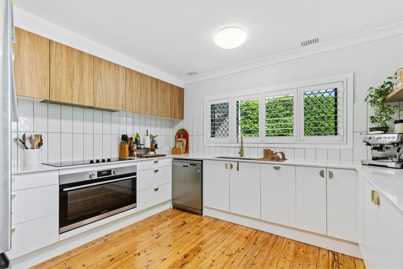 Photo - 2 Taylor Crescent, Warners Bay NSW 2282 - Image 4