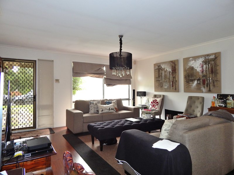 Photo - 2 Tebbutt Court, Mill Park VIC 3082 - Image 2