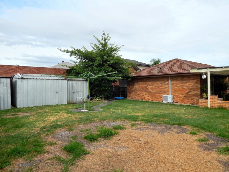 Photo - 2 Tebbutt Court, Mill Park VIC 3082 - Image 8