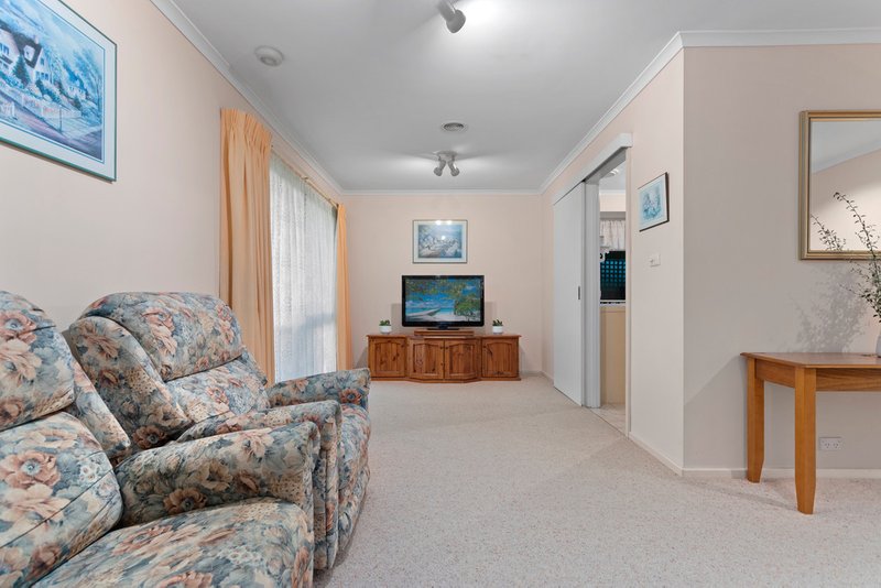 Photo - 2 Tenby Court, Craigieburn VIC 3064 - Image 4