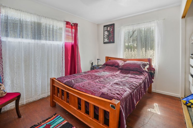 Photo - 2 Tennyson Street, Strathpine QLD 4500 - Image 9