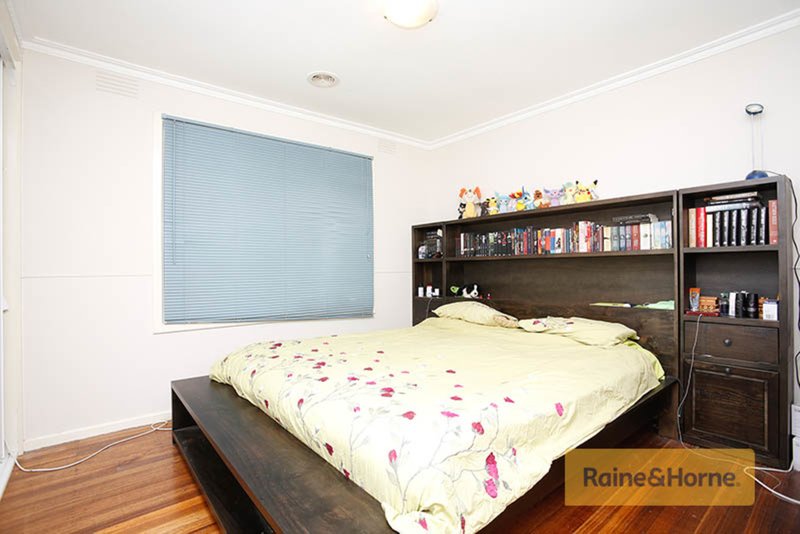 Photo - 2 Tern Court, Melton VIC 3337 - Image 4