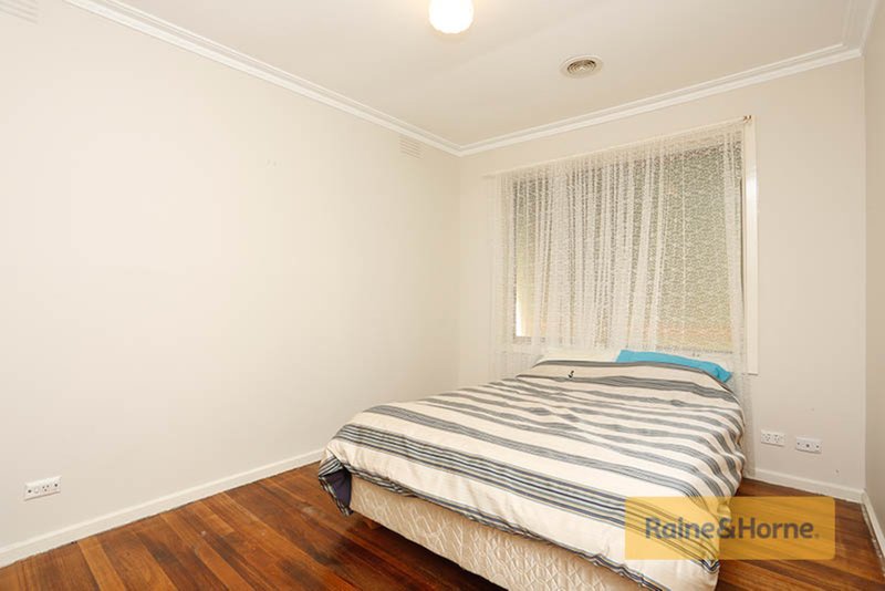 Photo - 2 Tern Court, Melton VIC 3337 - Image 5