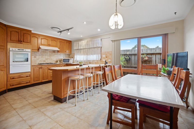 Photo - 2 Tesron Court, Werribee VIC 3030 - Image 3