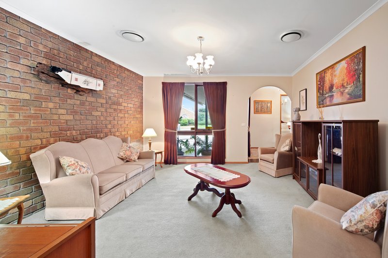 Photo - 2 Tesron Court, Werribee VIC 3030 - Image 5