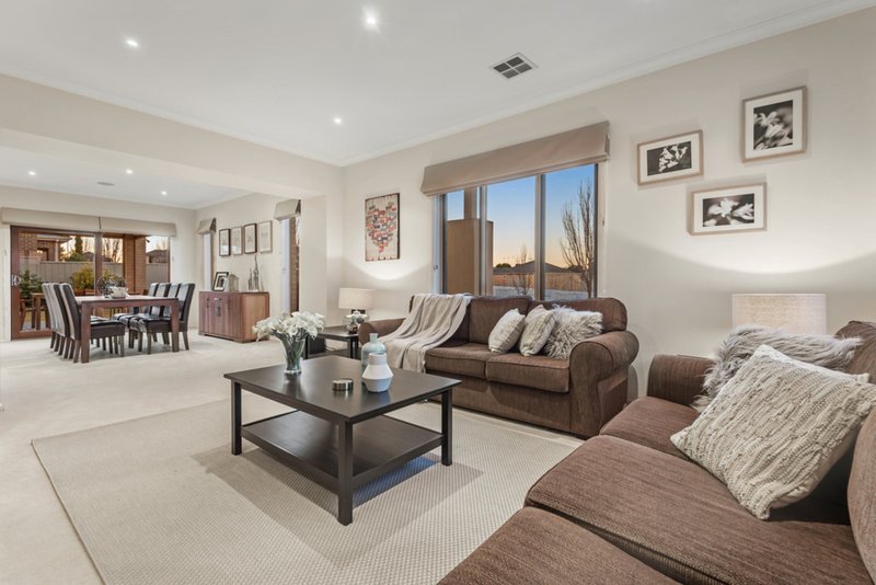 Photo - 2 The Ridge, Caroline Springs VIC 3023 - Image 4