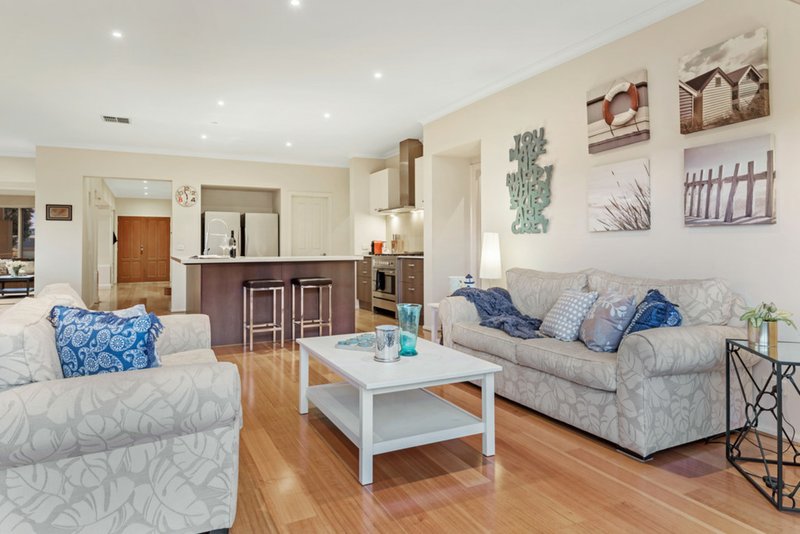 Photo - 2 The Ridge, Caroline Springs VIC 3023 - Image 13