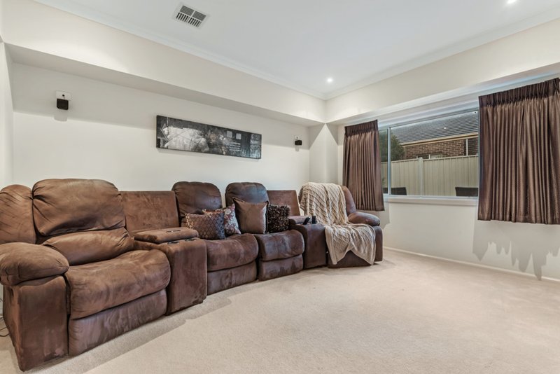 Photo - 2 The Ridge, Caroline Springs VIC 3023 - Image 15