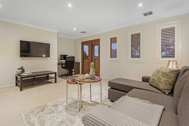 Photo - 2 The Ridge, Caroline Springs VIC 3023 - Image 17