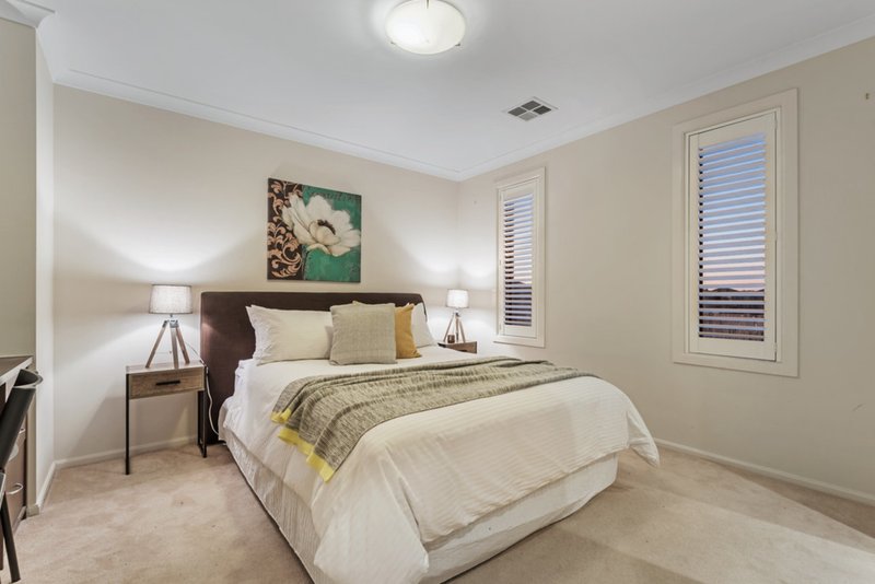 Photo - 2 The Ridge, Caroline Springs VIC 3023 - Image 22