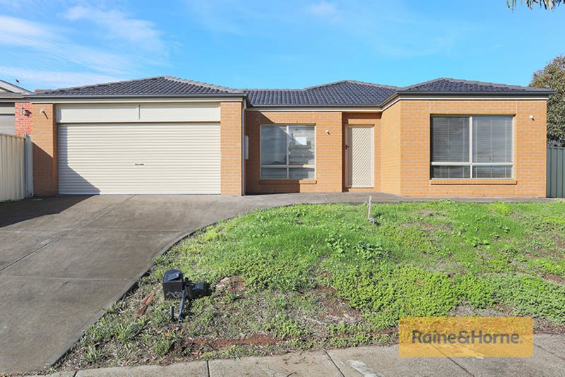 2 Themeda View, Melton West VIC 3337