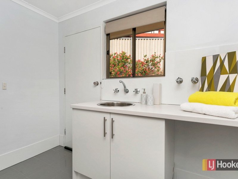 Photo - 2 Thermopylae Crescent, Hallett Cove SA 5158 - Image 14