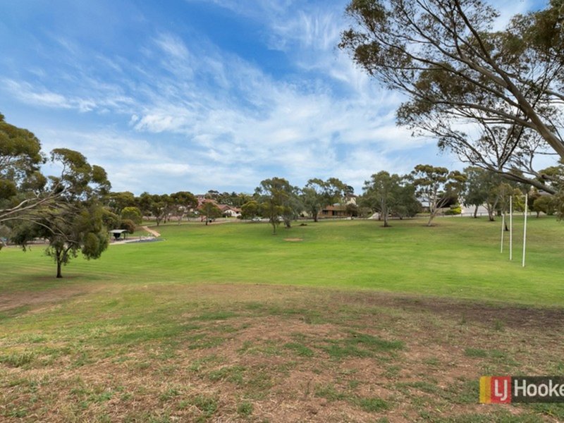 Photo - 2 Thermopylae Crescent, Hallett Cove SA 5158 - Image 23
