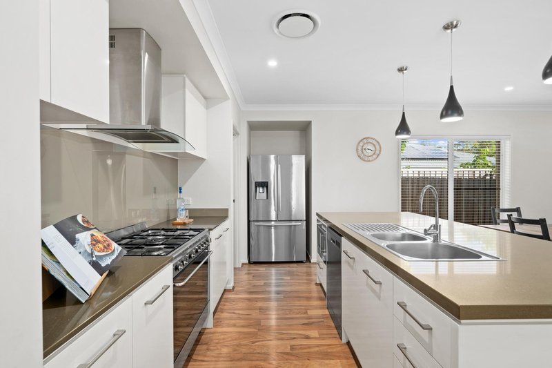 Photo - 2 Thomas Court, Augustine Heights QLD 4300 - Image 7