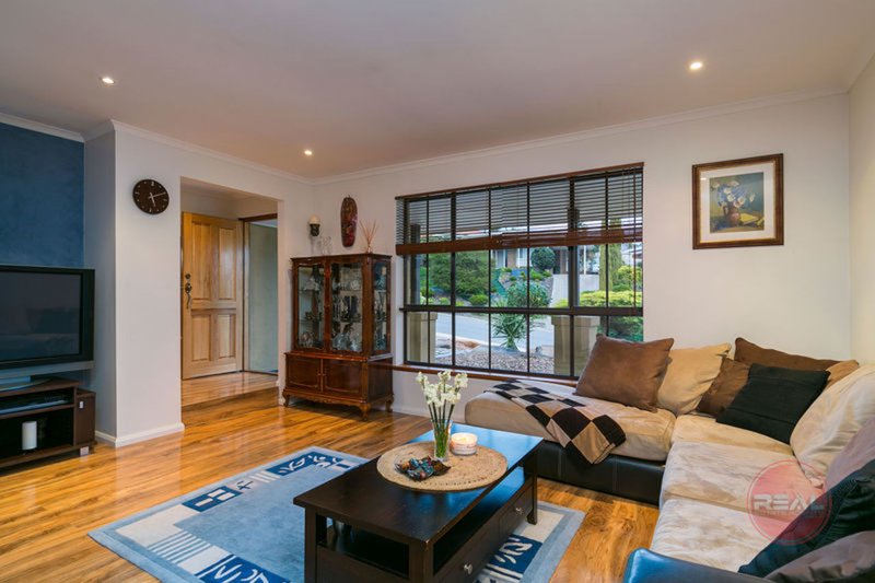 Photo - 2 Tigress Drive, Hallett Cove SA 5158 - Image 7