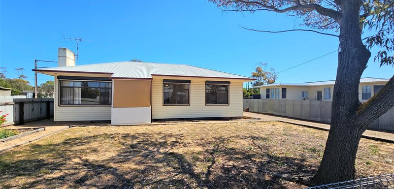 Photo - 2 Tiller Street, Tailem Bend SA 5260 - Image 2