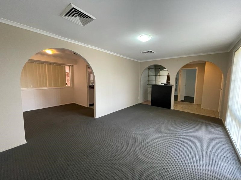 Photo - 2 Timothy Place, Edensor Park NSW 2176 - Image 2