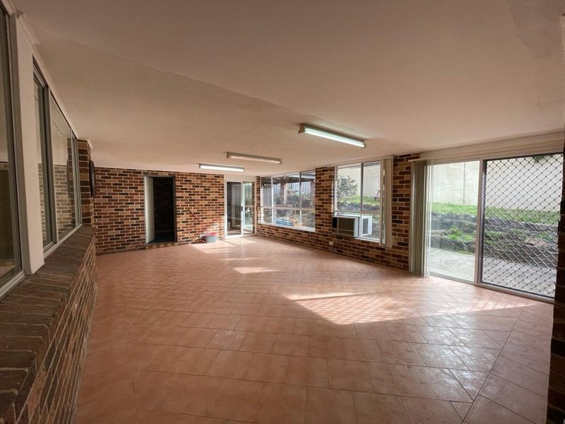 Photo - 2 Timothy Place, Edensor Park NSW 2176 - Image 4