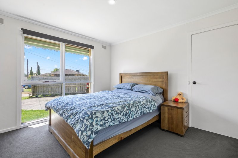 Photo - 2 Totara Court, Werribee VIC 3030 - Image 4