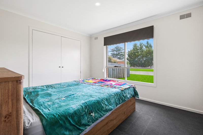 Photo - 2 Totara Court, Werribee VIC 3030 - Image 6