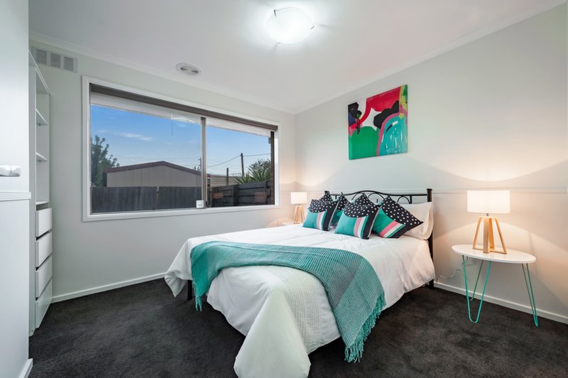 Photo - 2 Trecastle Court, Craigieburn VIC 3064 - Image 8