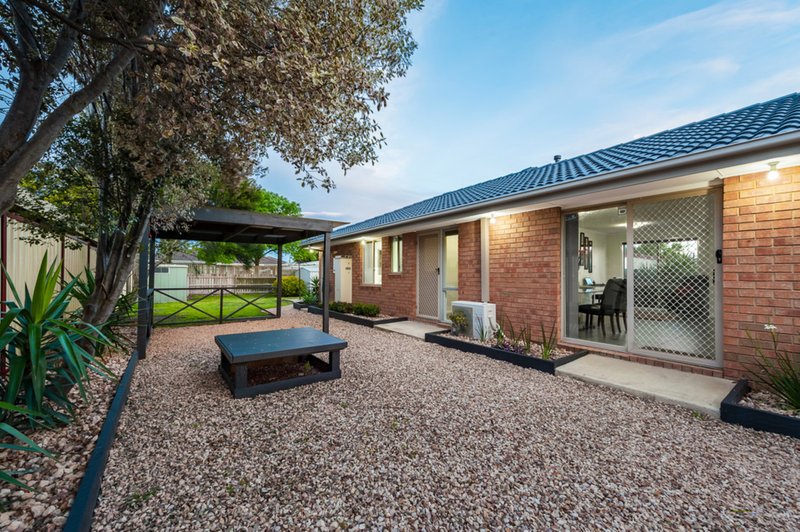 Photo - 2 Trecastle Court, Craigieburn VIC 3064 - Image 10