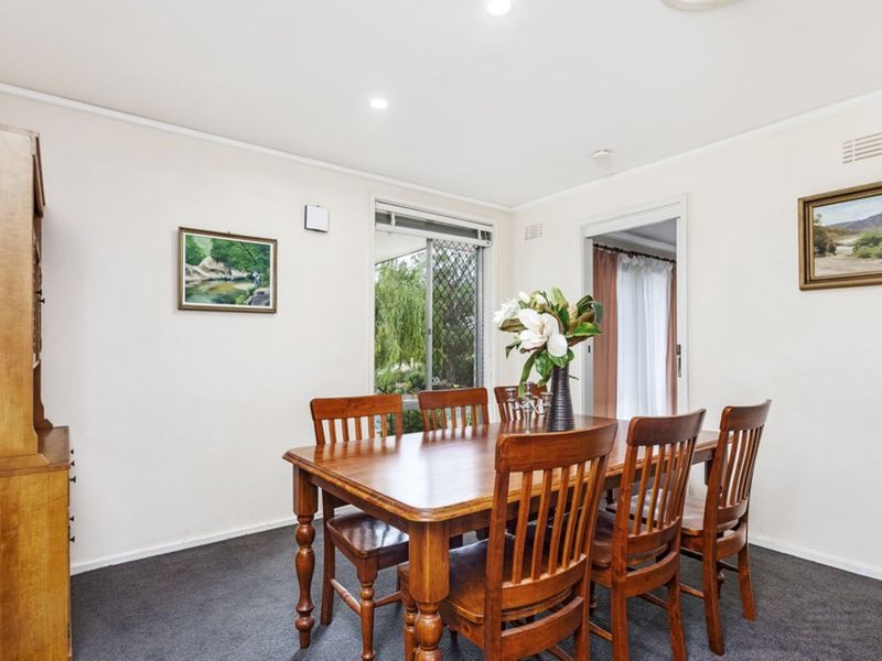 Photo - 2 Tristania Street, Rivett ACT 2611 - Image 3