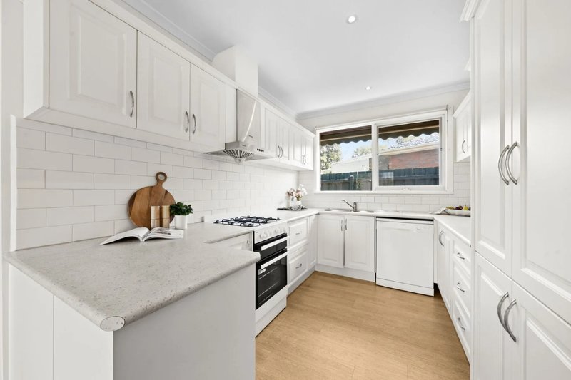 Photo - 2 Tudor Court, Wantirna VIC 3152 - Image 3