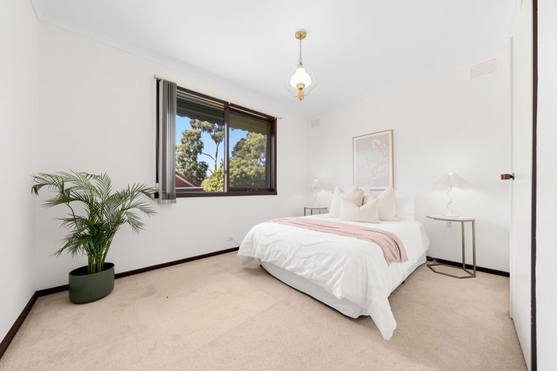 Photo - 2 Tudor Court, Wantirna VIC 3152 - Image 4