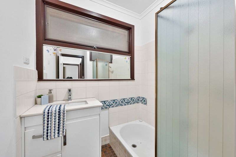Photo - 2 Tudor Court, Wantirna VIC 3152 - Image 5